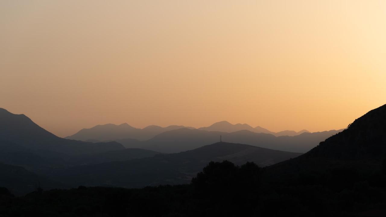 Eolides Villas , Quite Idyll Of Rural Bliss,By Thinkvilla Lambiní Kültér fotó